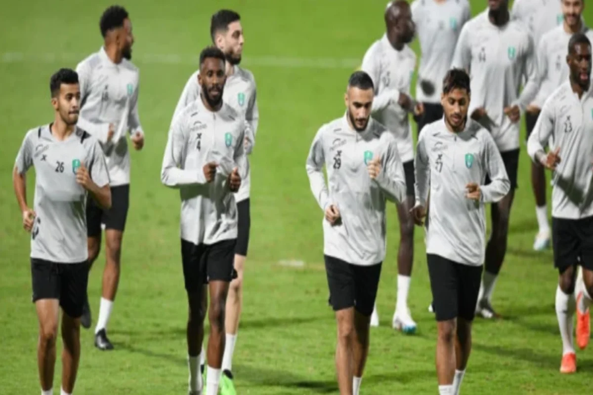 الأهلي السعودي أثناء المران 