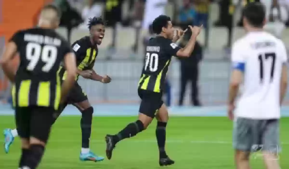 5 عروض لا تقاوم .. مفاوضات مكثفة لضم مهاجم الاتحاد!