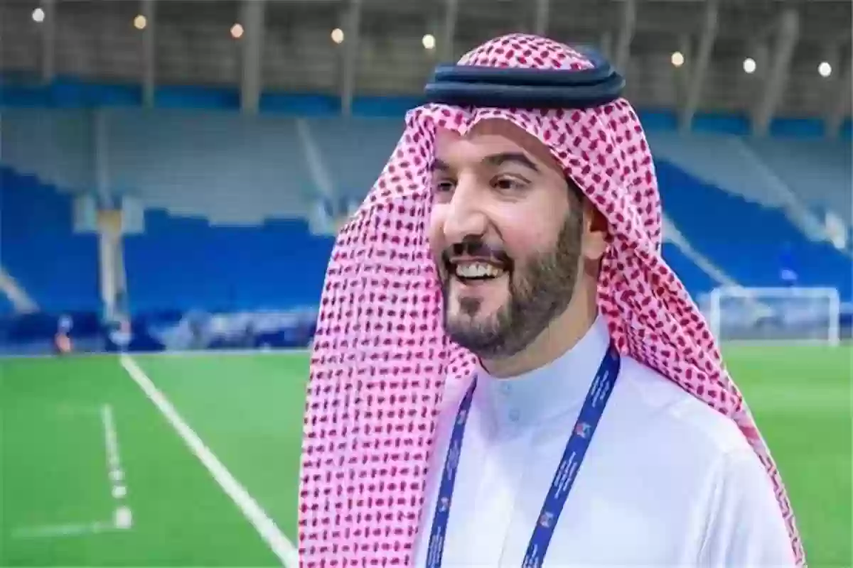 بن نافل يوجه التحية إلى نجوم الهلال السعودي