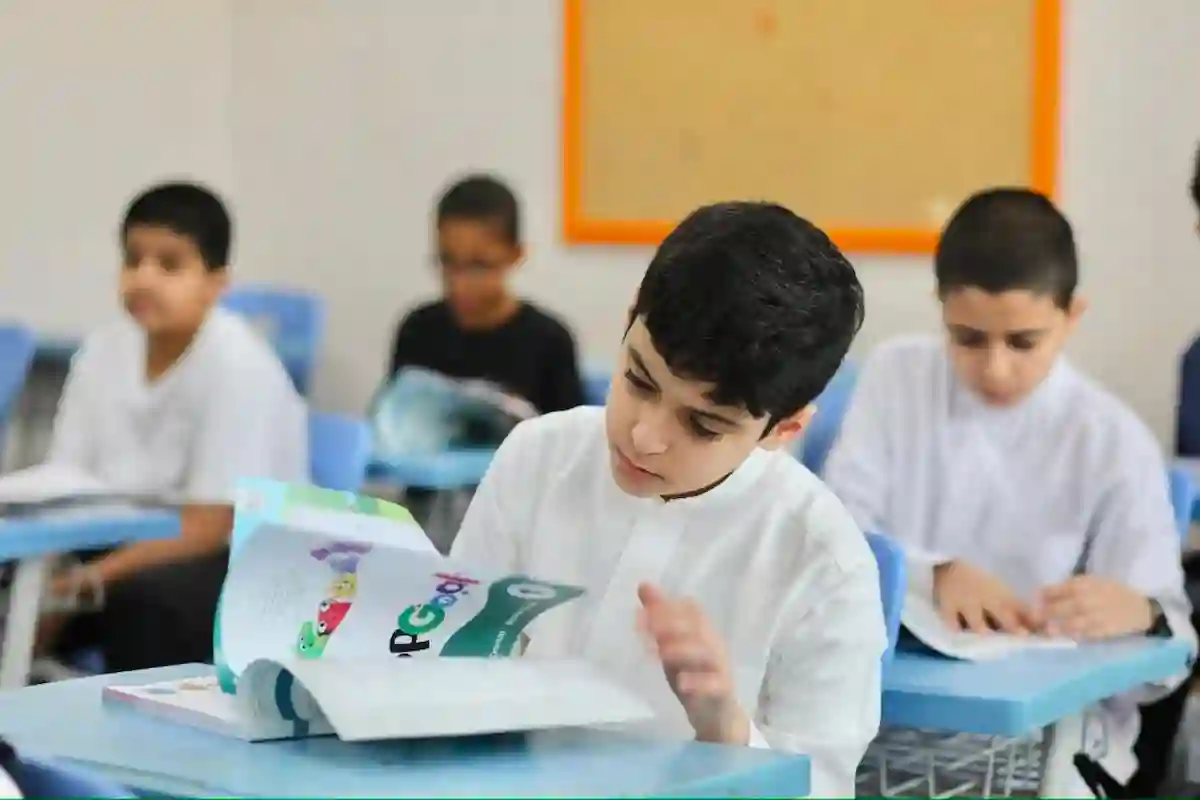 العودة لنظام الفصلين الدراسيين يعزز جودة التعليم ويقلل الأعباء