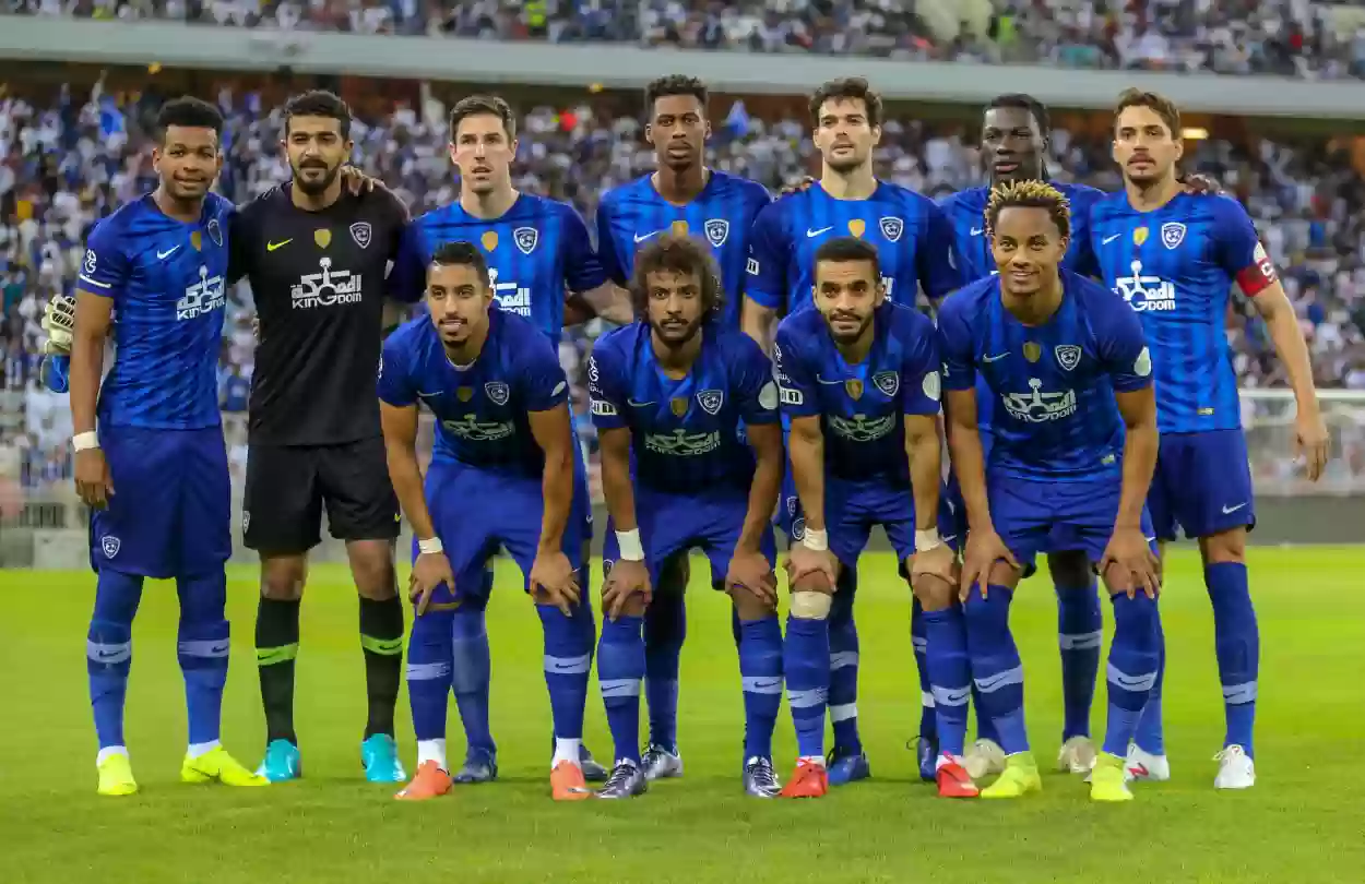 اثنين من نجوم الهلال يتركان معسكر الفريق ويتجهان إلى قطر