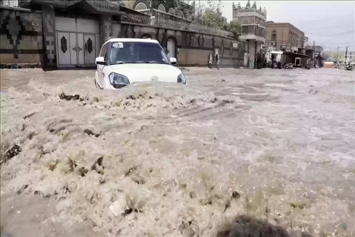 السيول وزخات البرد تضرب عسير وجازان والأرصاد تحذر من الضباب الكثيف