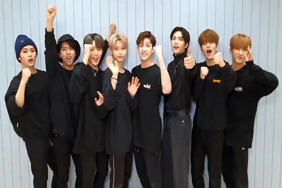 Stray Kids  تحتفل بمسيرتها الفنية بإطلاق ألبوم Karma الرابع