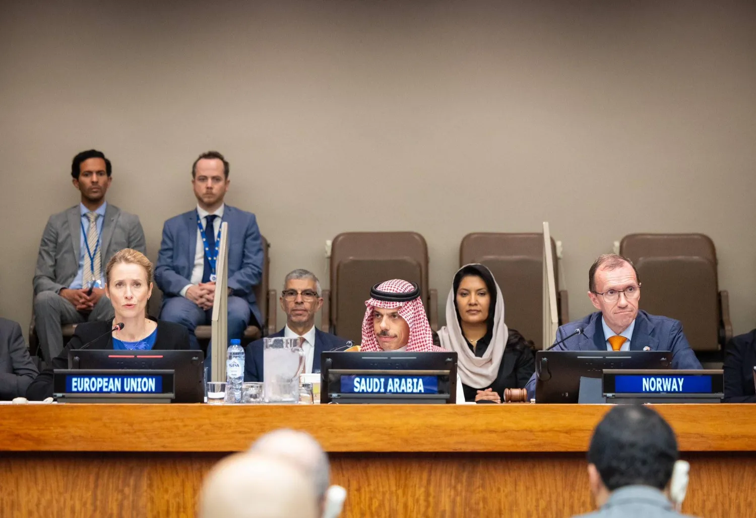 السعودية تؤسس تحالفًا دوليًا لتمويل السلطة الفلسطينية 