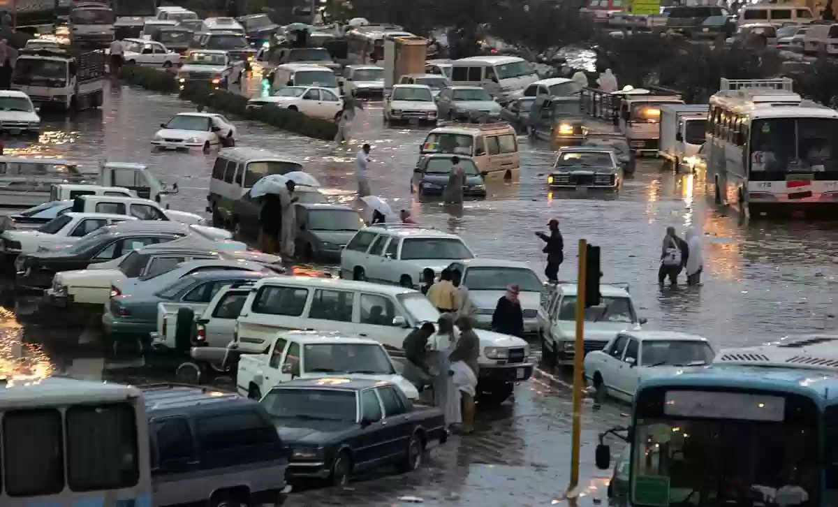 عاجل.. تعليق الدراسة غدًا الاثنين وإطلاق الإنذار الأحمر بهذه المناطق بسبب التغيرات الجوية