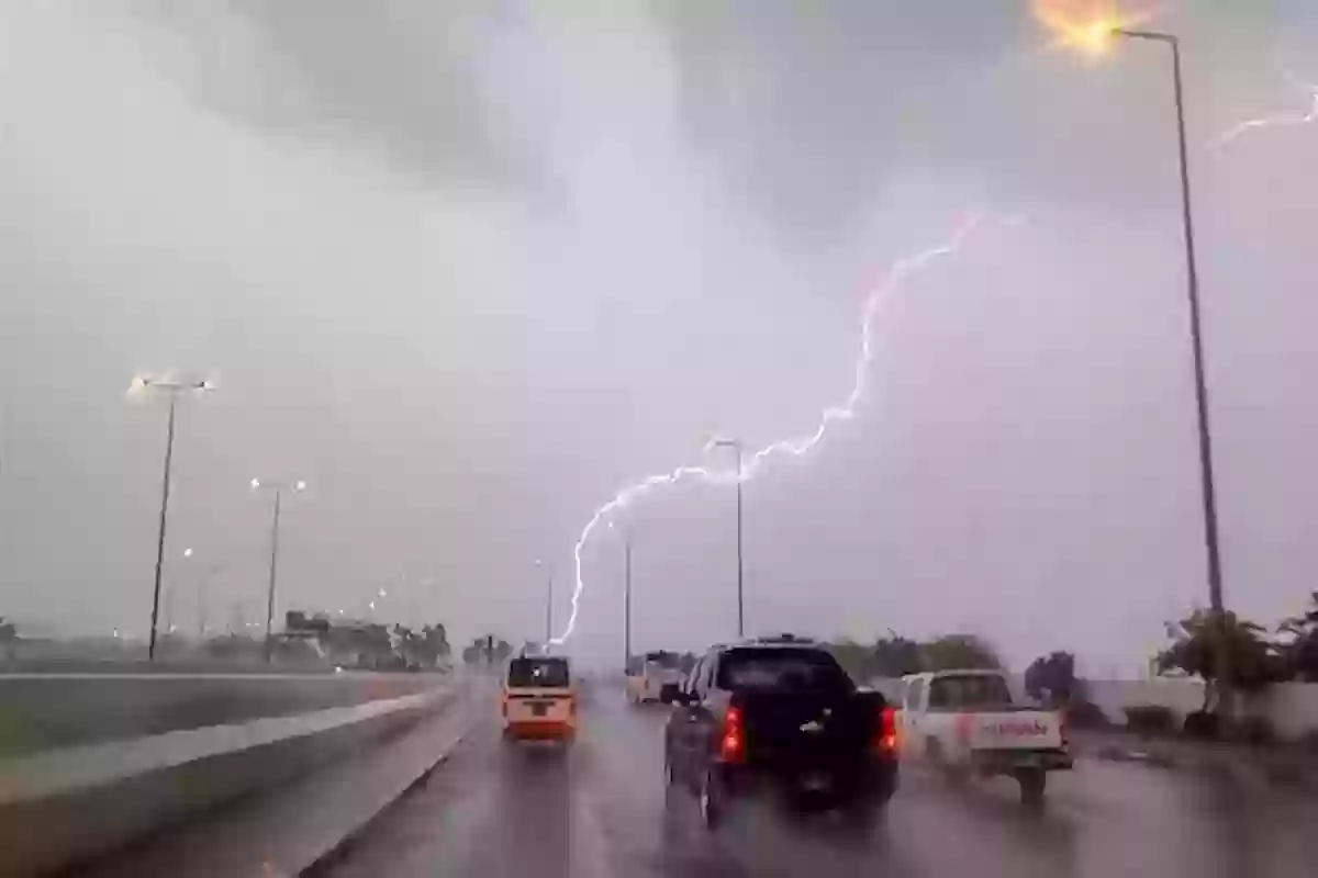 أمطار وحرارة 17 درجة في تلك المدينة السعودية