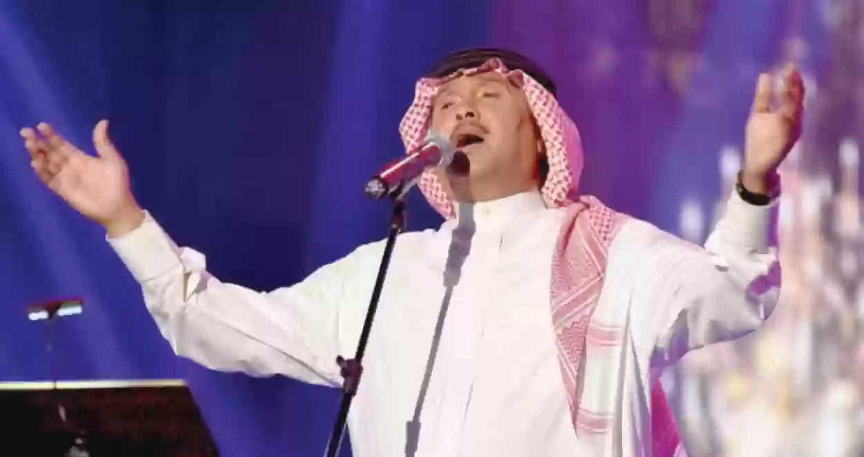 دموع أبو نورة «محمد عبده» تغرق المسرح أثناء حفل لحن المملكة بجدة